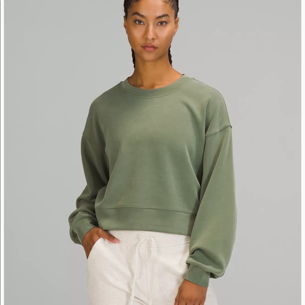 Lululemon Perfectly Oversized Cropped Crew 
Softstreme